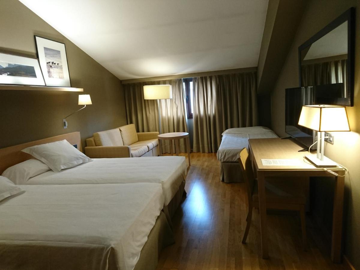 ปาราดอร์ เด ลา เซว ดี อูร์เกย Hotel ลาเซวดูร์เชย์ ภายนอก รูปภาพ