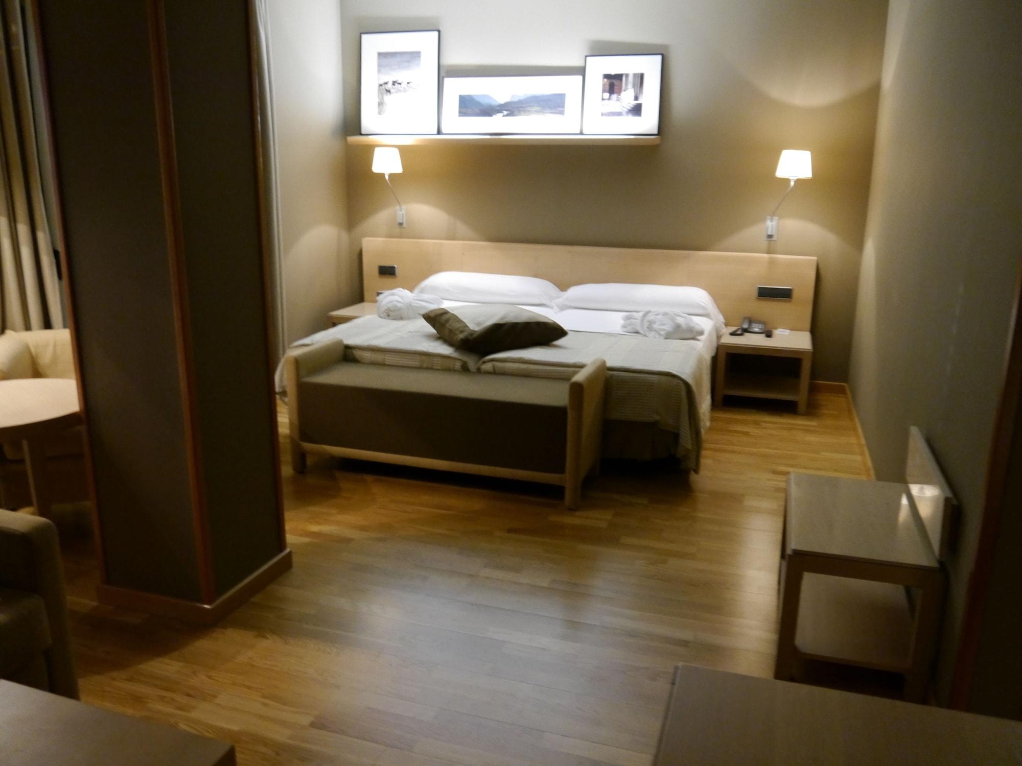 ปาราดอร์ เด ลา เซว ดี อูร์เกย Hotel ลาเซวดูร์เชย์ ภายนอก รูปภาพ