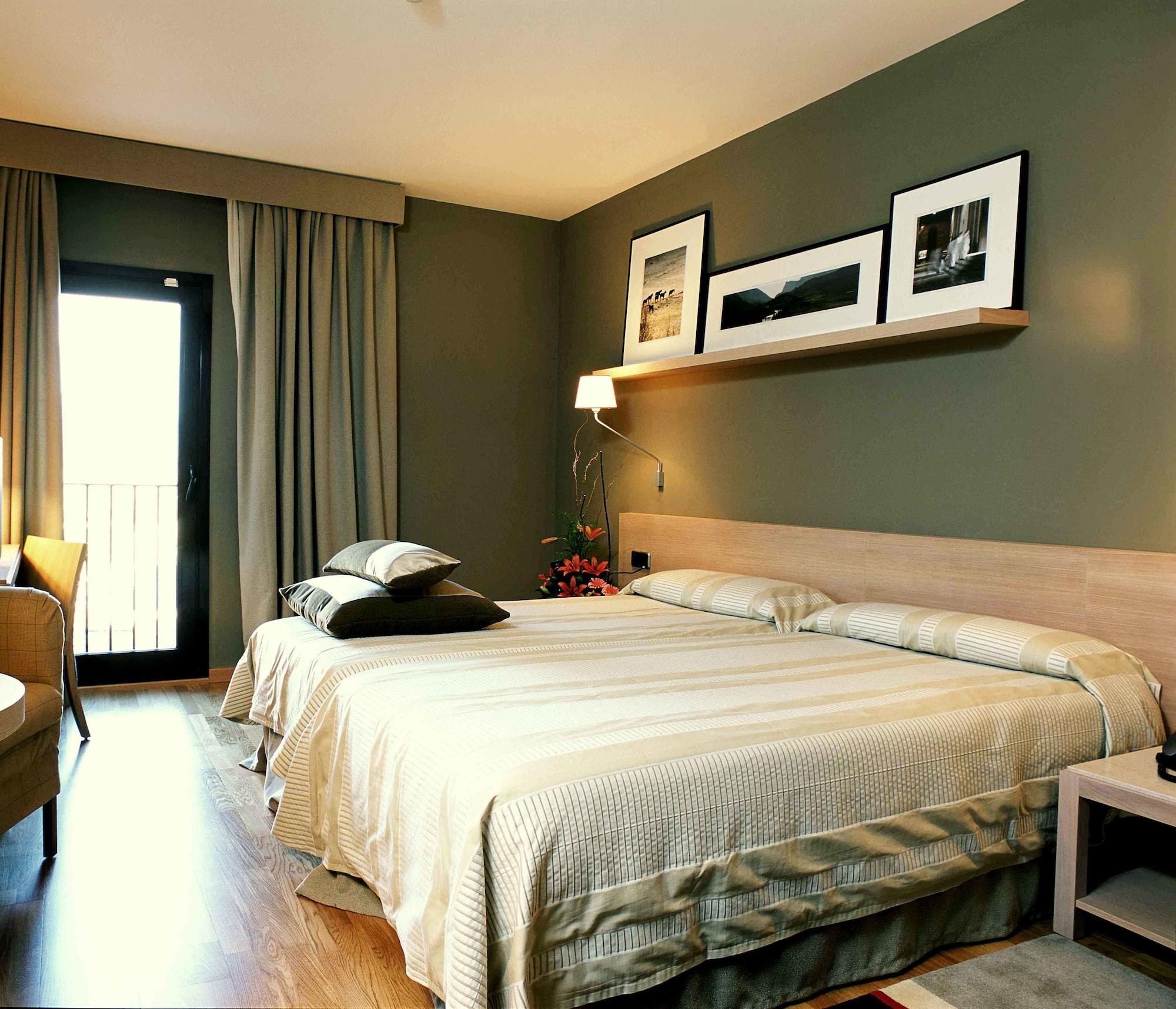 ปาราดอร์ เด ลา เซว ดี อูร์เกย Hotel ลาเซวดูร์เชย์ ภายนอก รูปภาพ