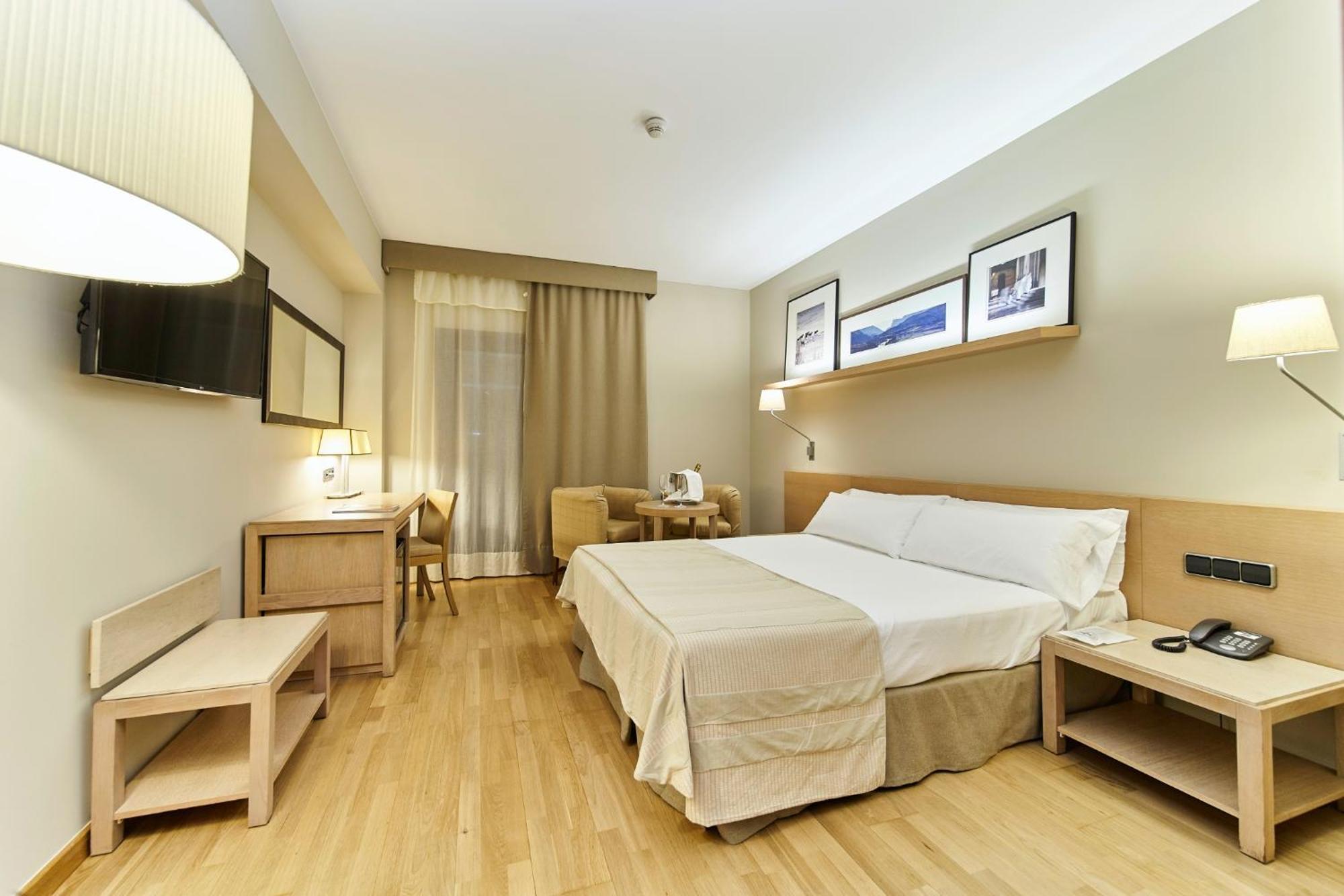 ปาราดอร์ เด ลา เซว ดี อูร์เกย Hotel ลาเซวดูร์เชย์ ภายนอก รูปภาพ