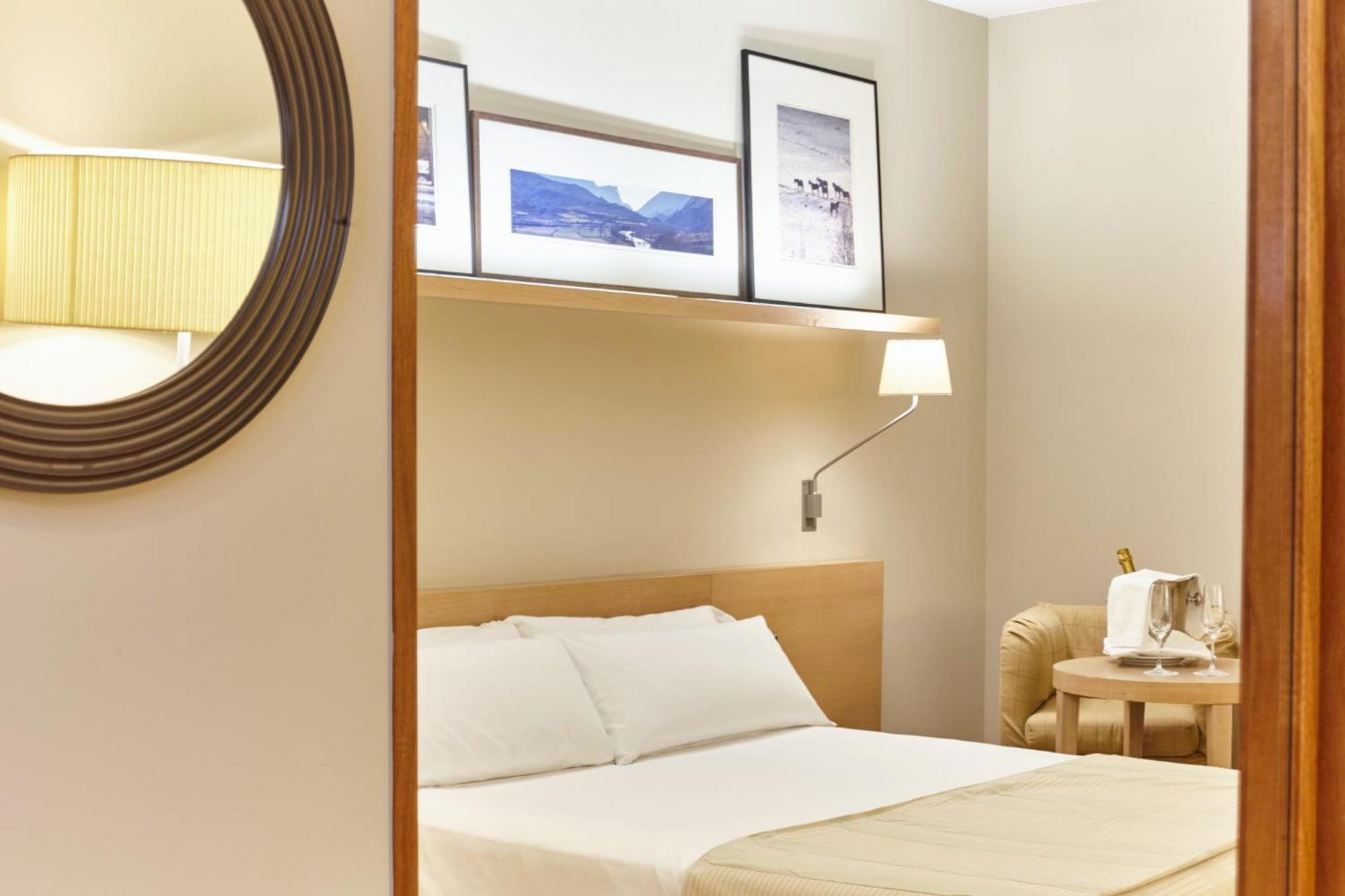 ปาราดอร์ เด ลา เซว ดี อูร์เกย Hotel ลาเซวดูร์เชย์ ภายนอก รูปภาพ